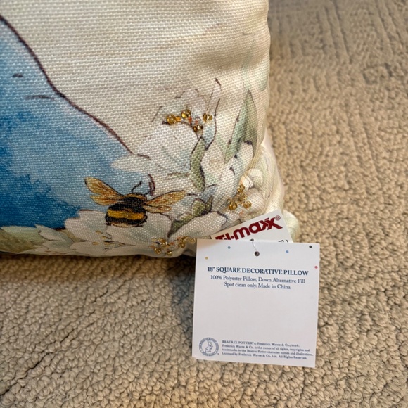 Peter Rabbit by Beatrix Potter Decorative Pillow with Bead Accents Brand new - Picture 2 of 6